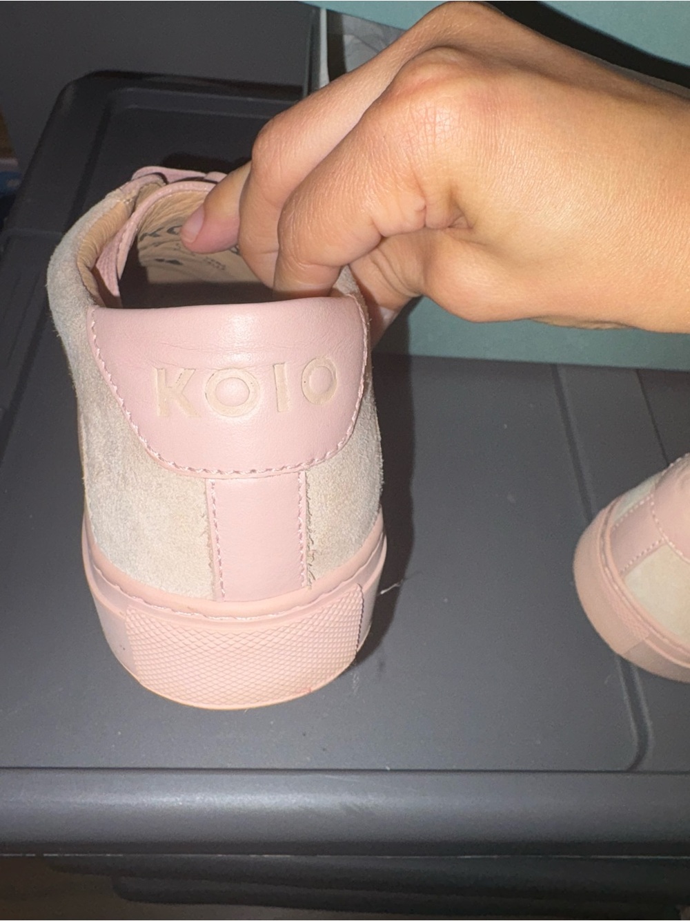 KOIO Women's Blush Pink Leather Low-Top Sneakers - Picture 6 of 9